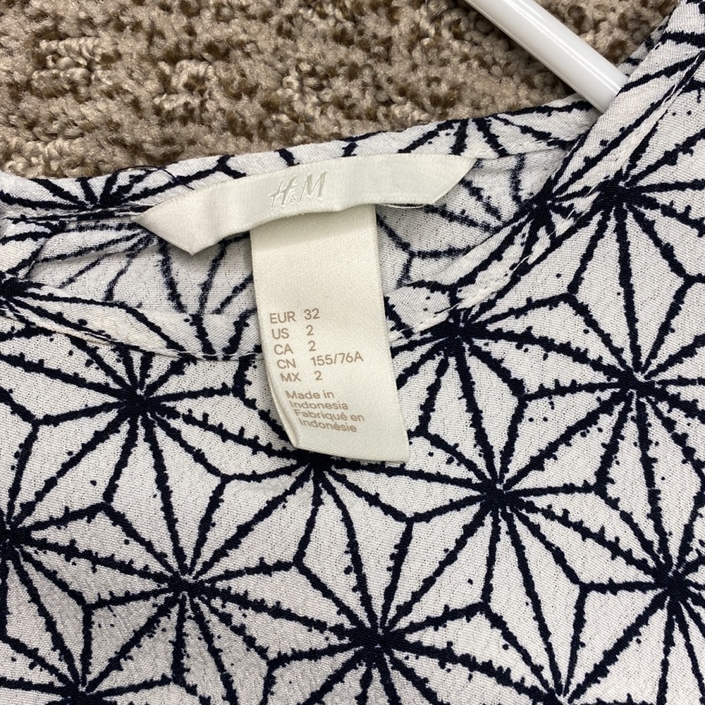 H&M Blouse - Picture 2 of 4
